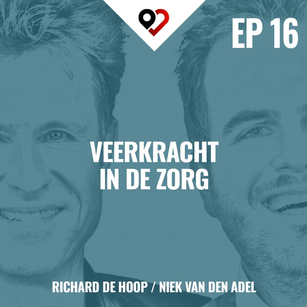 Foto van de Moeite Waard podcast met Richard de Hoop en Niek van den Adel
