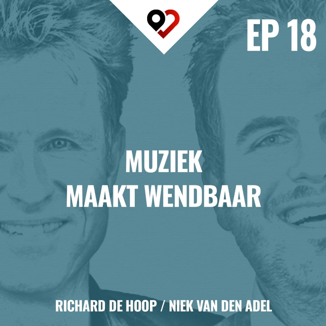 Twee mannen met de trefwoorden teamontwikkeling en veerkrachtig.