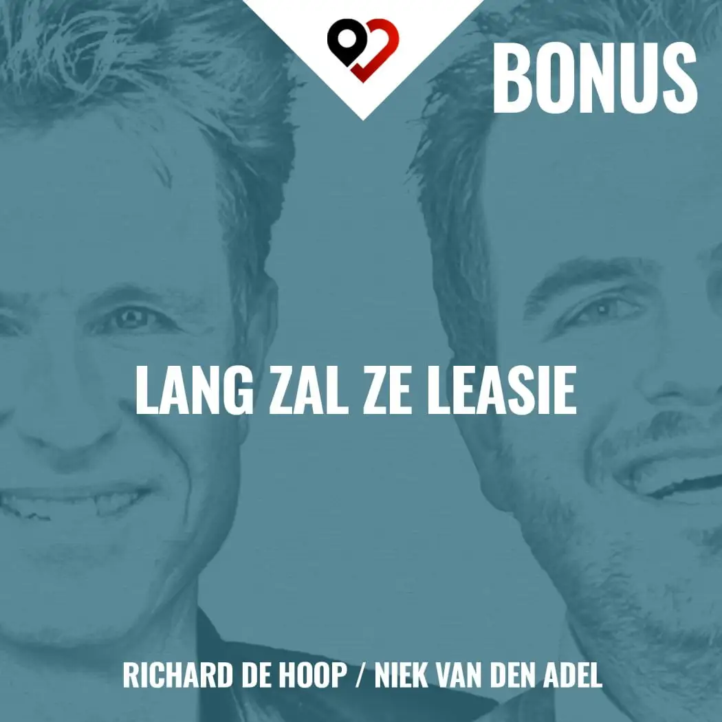 Foto van de bonus podcastaflevering "lang zal ze laesie" door Richard de Hoop en Niek van den Adel